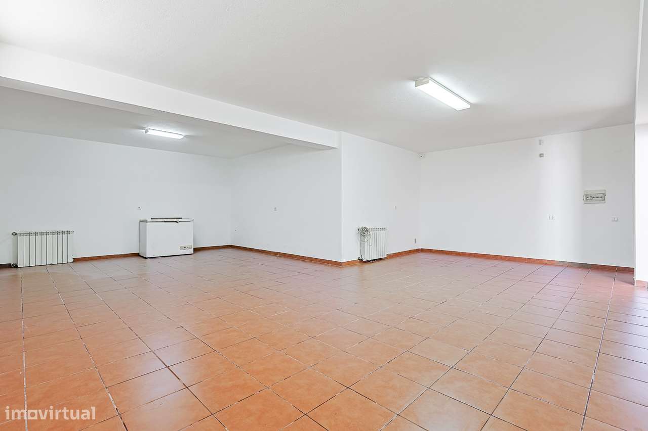Quintinha, com moradia térrea, a 20 minutos de Lisboa-19