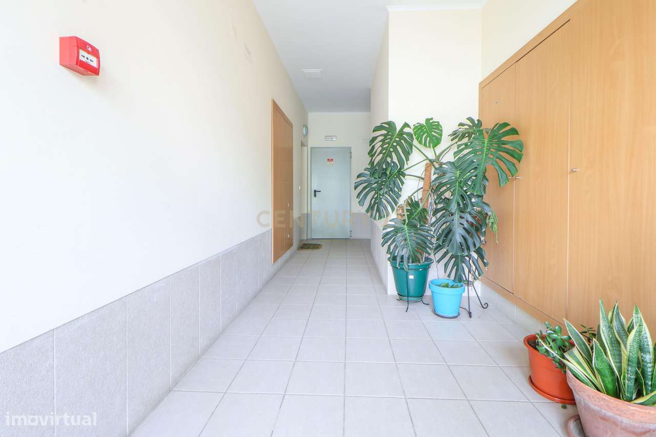 Apartamento T3 | 86 m2 + 14 m2 | Lugar de Garagem | Vista Rio Tejo | A-38