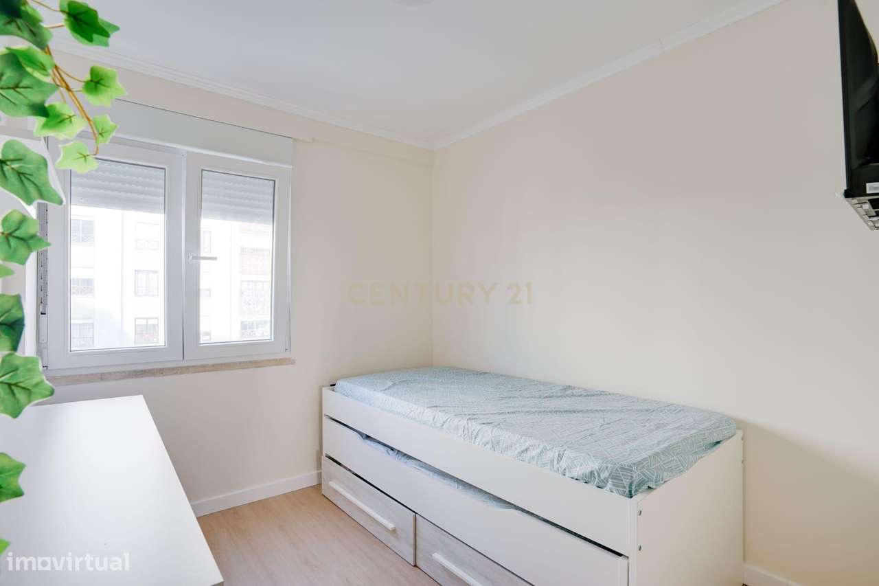 Apartamento T2 remodelado na Rinchoa-18