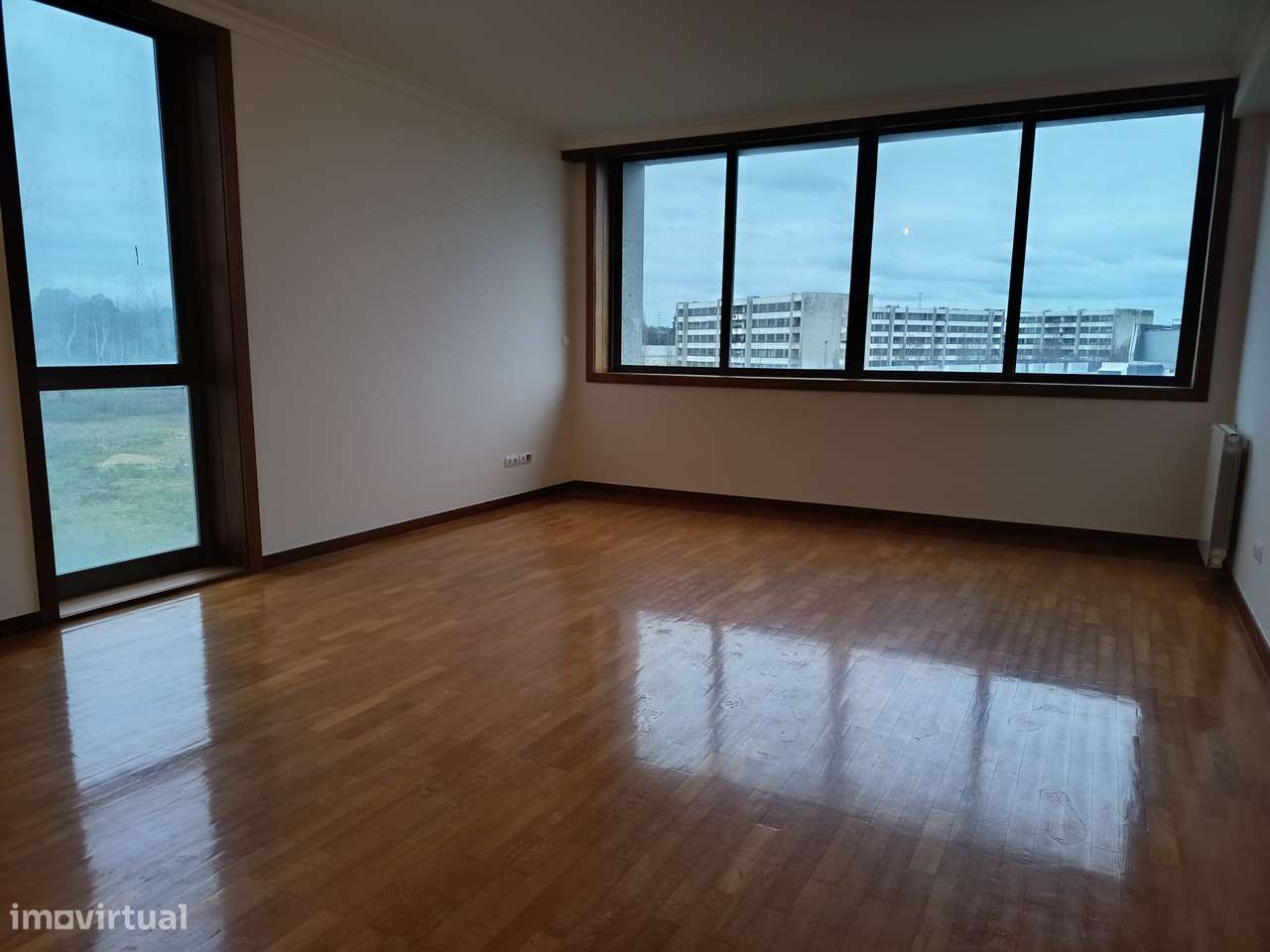 Magnífico T2, com 2 lugares de garagem, junto ao Mira Maia Shopping-8