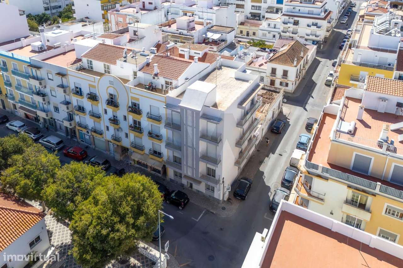 Apartamento T3 com espaço exterior no centro de Vila Real de Santo Ant-39