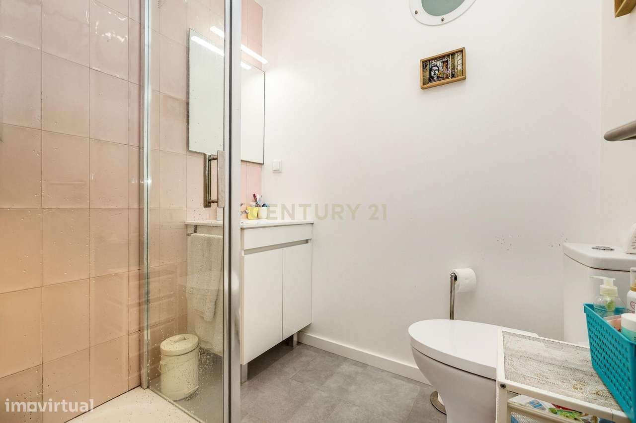 Apartamento T3 Luminoso com Logradouro-17