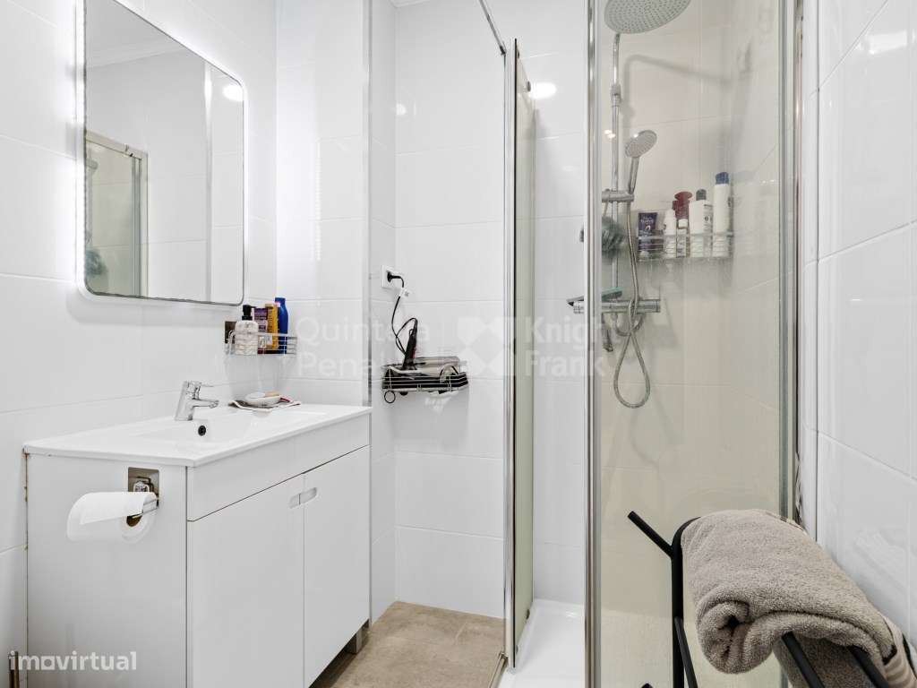 Apartamento T2 remodelado para venda em Verderena, Barreiro-19