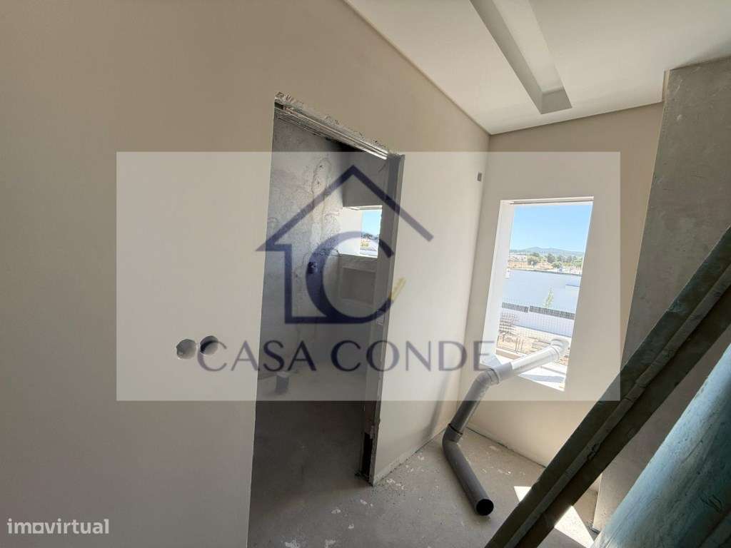Moradia T4 Isolada Duplex em Azeitão com Piscina e Excelentes Acaba...-21