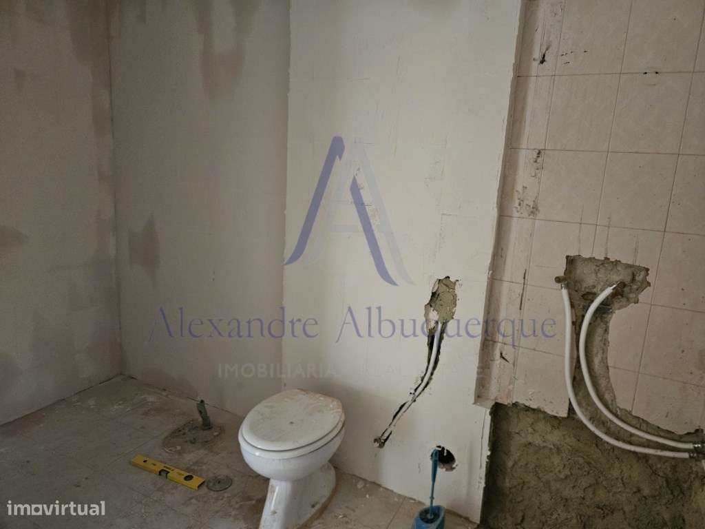 Apartamento T3 com Terraço de 80 m² e Parqueamento Privativo-9