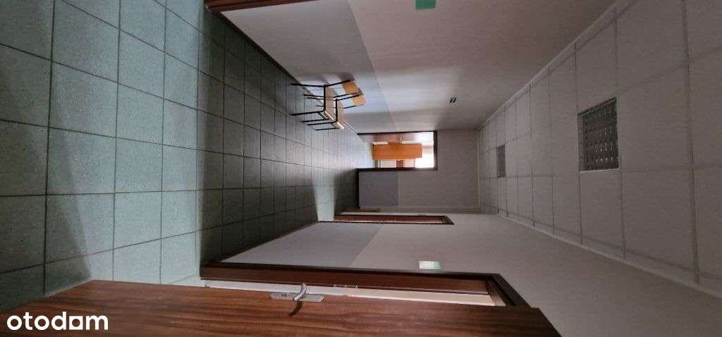 Nieruchomość z parkingiem w doskonałej lokalizacji-7