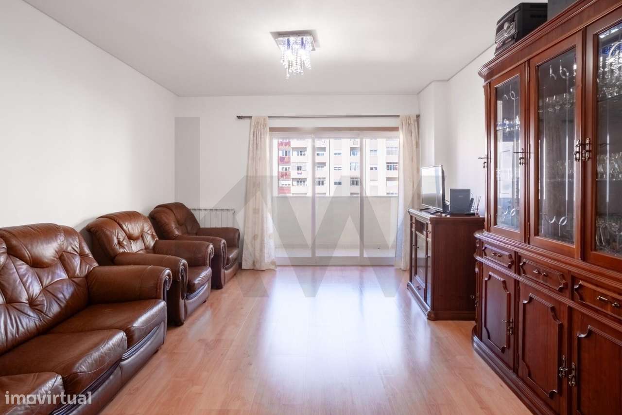 T3 com Box, Arrecadação, 3 Varandas e Vista Rio – Quinta da Piedade, 2-21