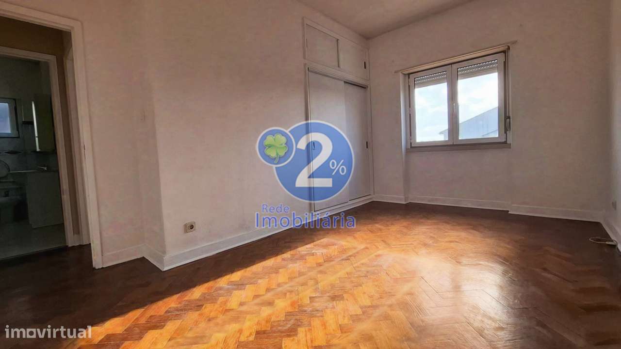 Apartamento T5 Duplex com Logradouro - Pousos-37