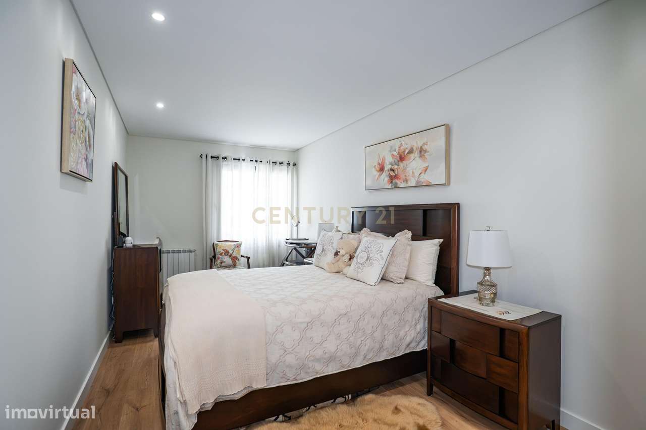 Apartamento T3 Semi-Novo em Caldas da Rainha | 2 Varandas | 2 Parqueam-8