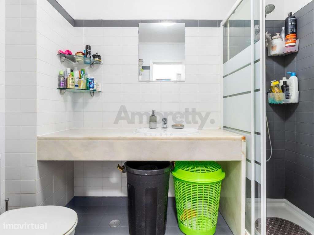 T2 Com Garagem E Arrecadação na Ajuda-30