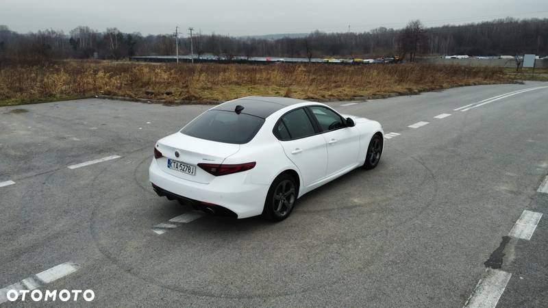 Alfa Romeo Giulia 2.0 Turbo TI Q4 - 10