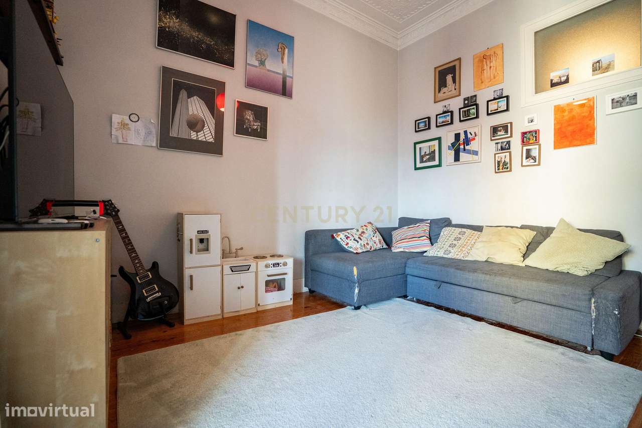 Apartamento T3, em São Vicente, com Pé Direito Alto e Tetos Trabalhado-12