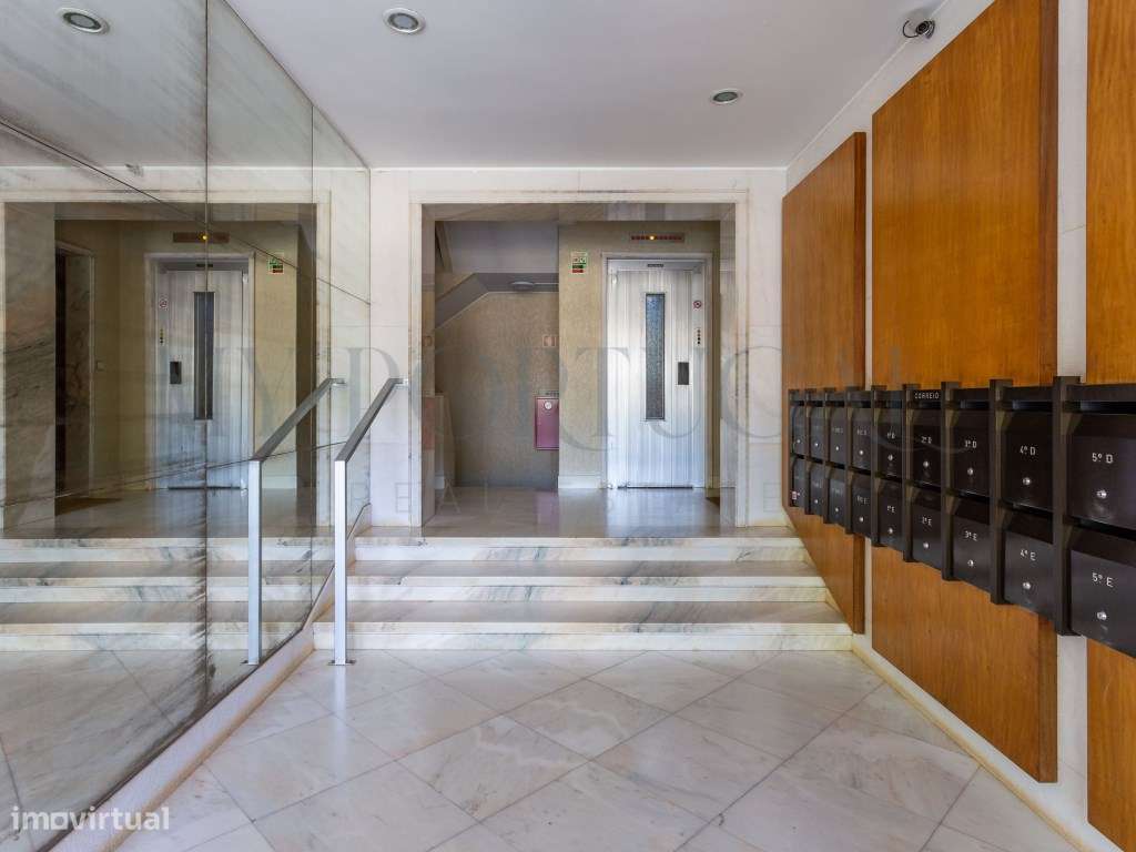 Apartamento T3 com Duas Varandas e Vista Privilegiada - Cascais - P...-35