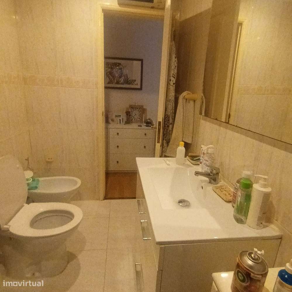 T2 com terraço no Bairro Rêgo em Lisboa-11