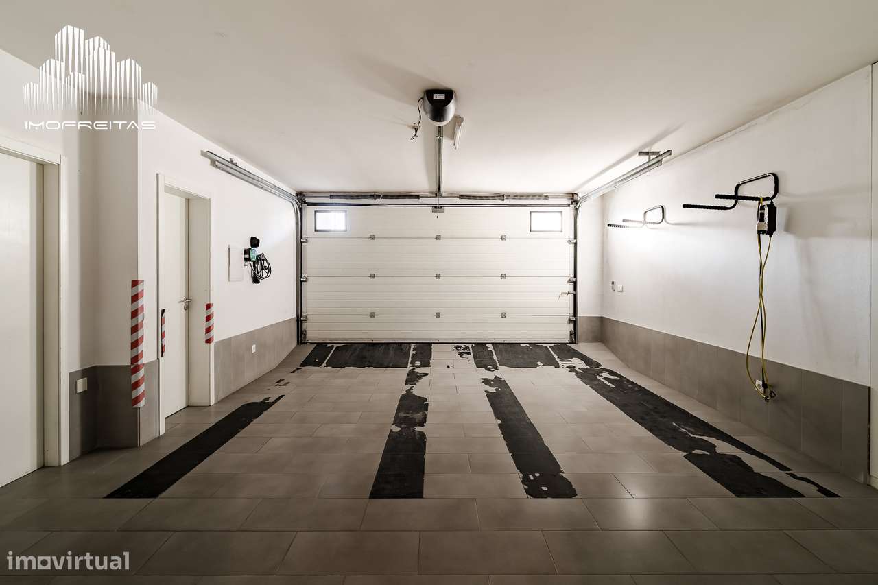 Moradia T4 de Luxo com Piscina numa das Melhores Zonas de Braga!-38