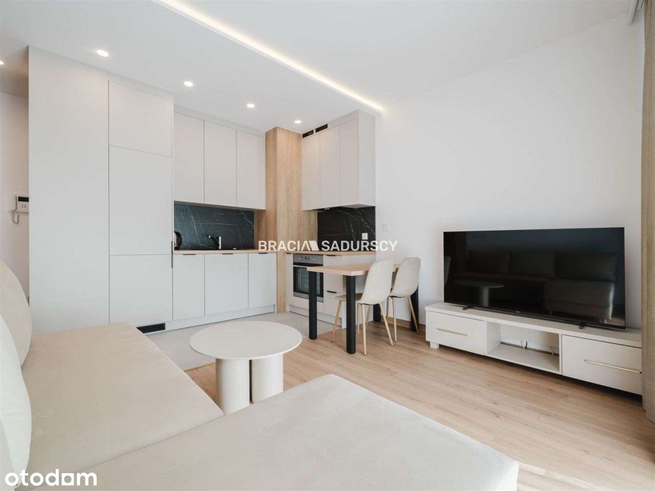 2 Pok Ok 35,4 M2 Blisko Centrum Z Dużym Balkonem-1