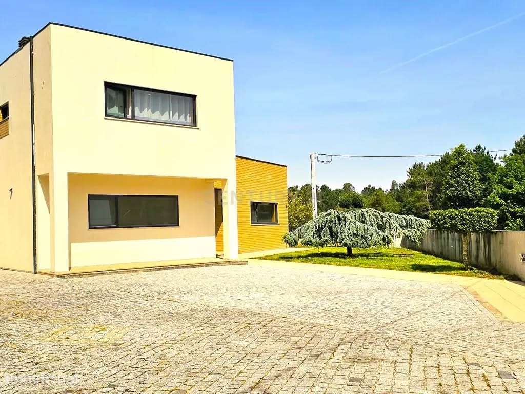 Moderna Moradia T4 com Piscina em Aldreu, Barcelos-38