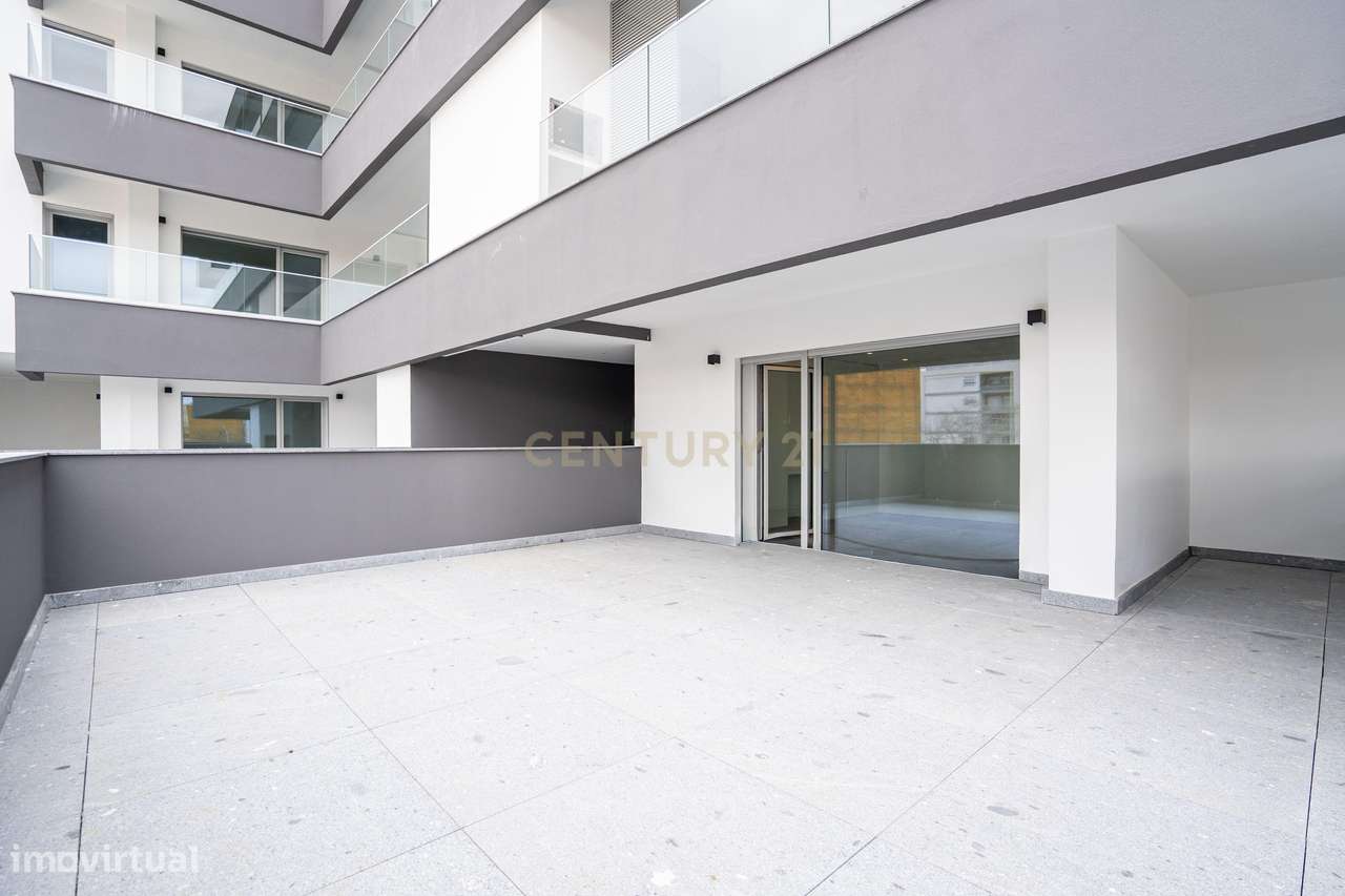 T1 Novo a Estrear com Terraço de 200m² | Ollea Village | Garagem-17
