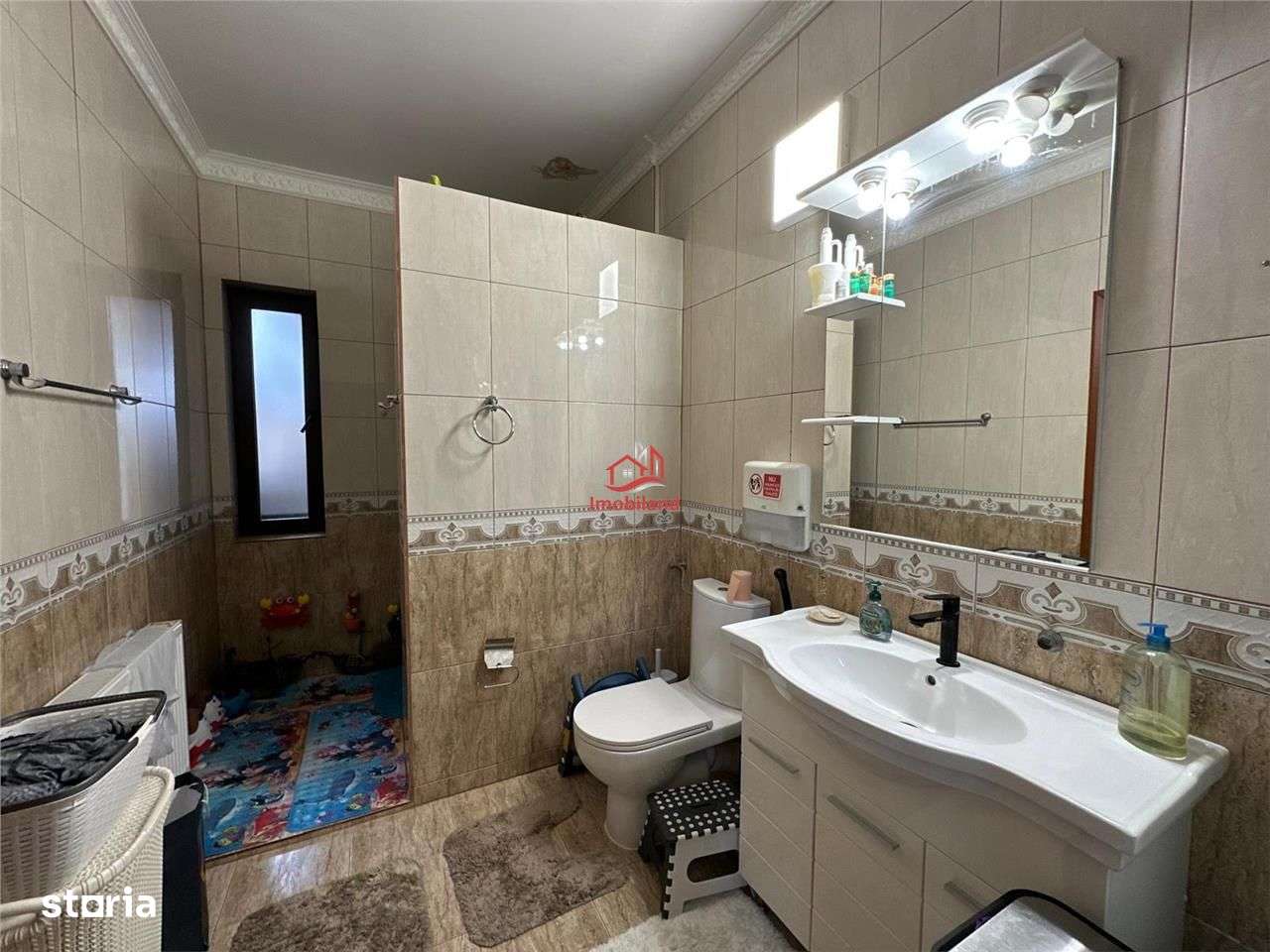 Casa individuala cu teren de 700 mp, cu garaj, langa Muzeul Apei, in F-10