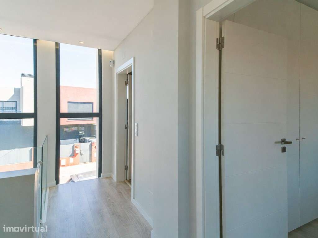 Moradia T3 a venda em Tires-31