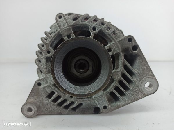 Alternador Volkswagen Passat (3B2) - 1