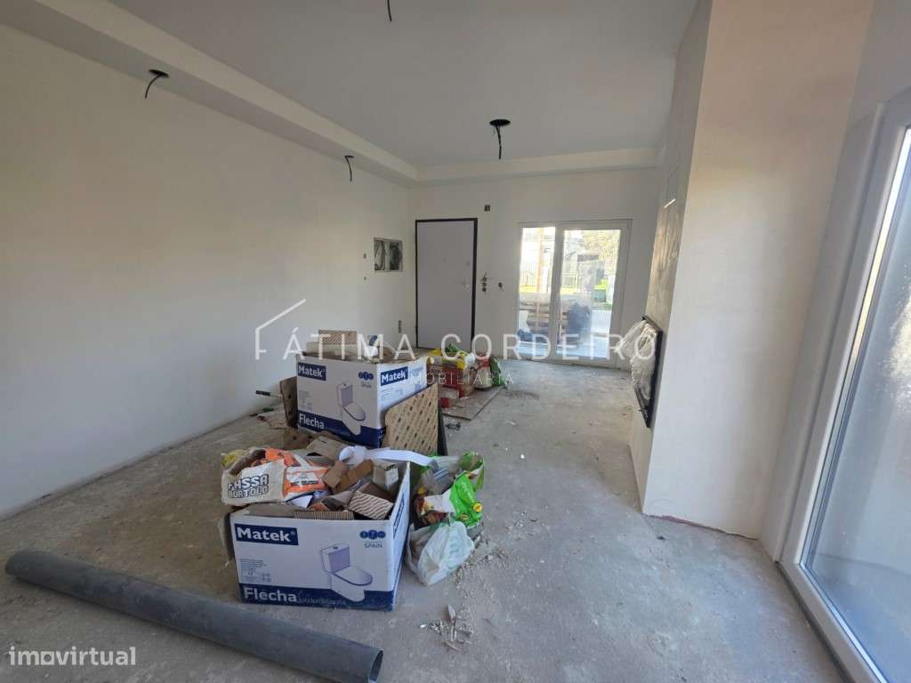 Moradia Geminada T4 com duas Suítes em fase final de acabamentos-4
