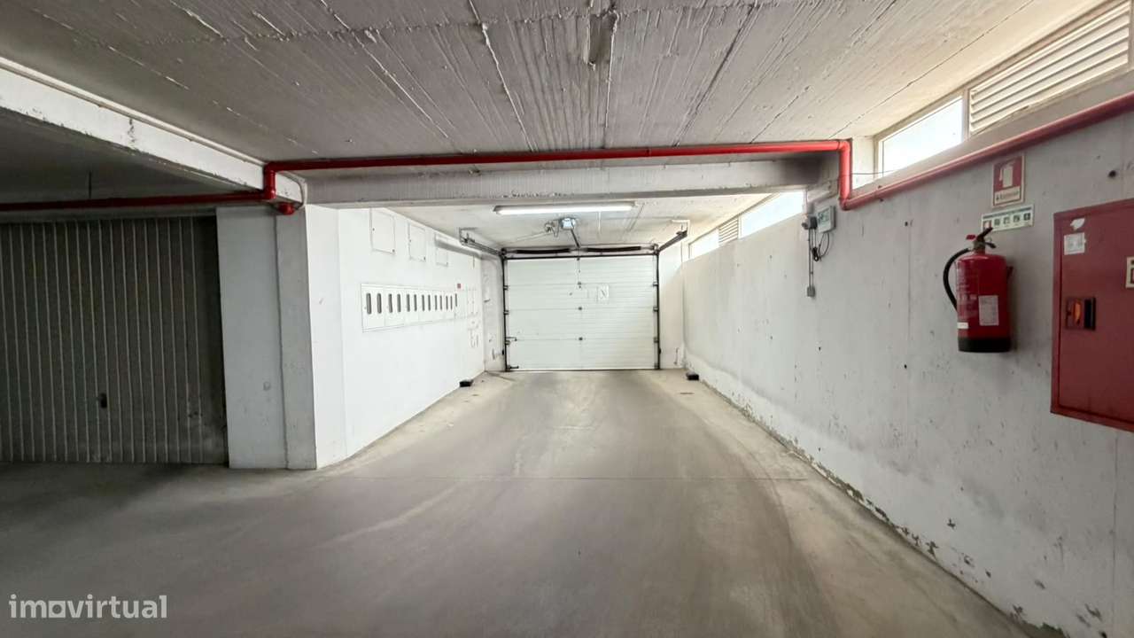 Garagem Fechada c/22 m² | Centro Rio Maior | Excelente Acessibilidade-14
