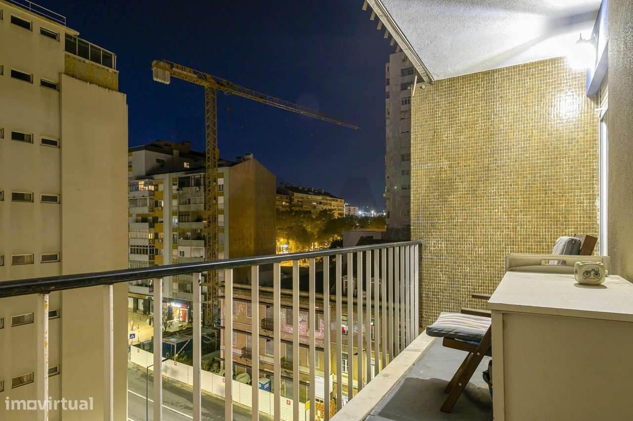 Oportunidade Única em S. Domingos de Benfica: T4 com Potencial e Local-23