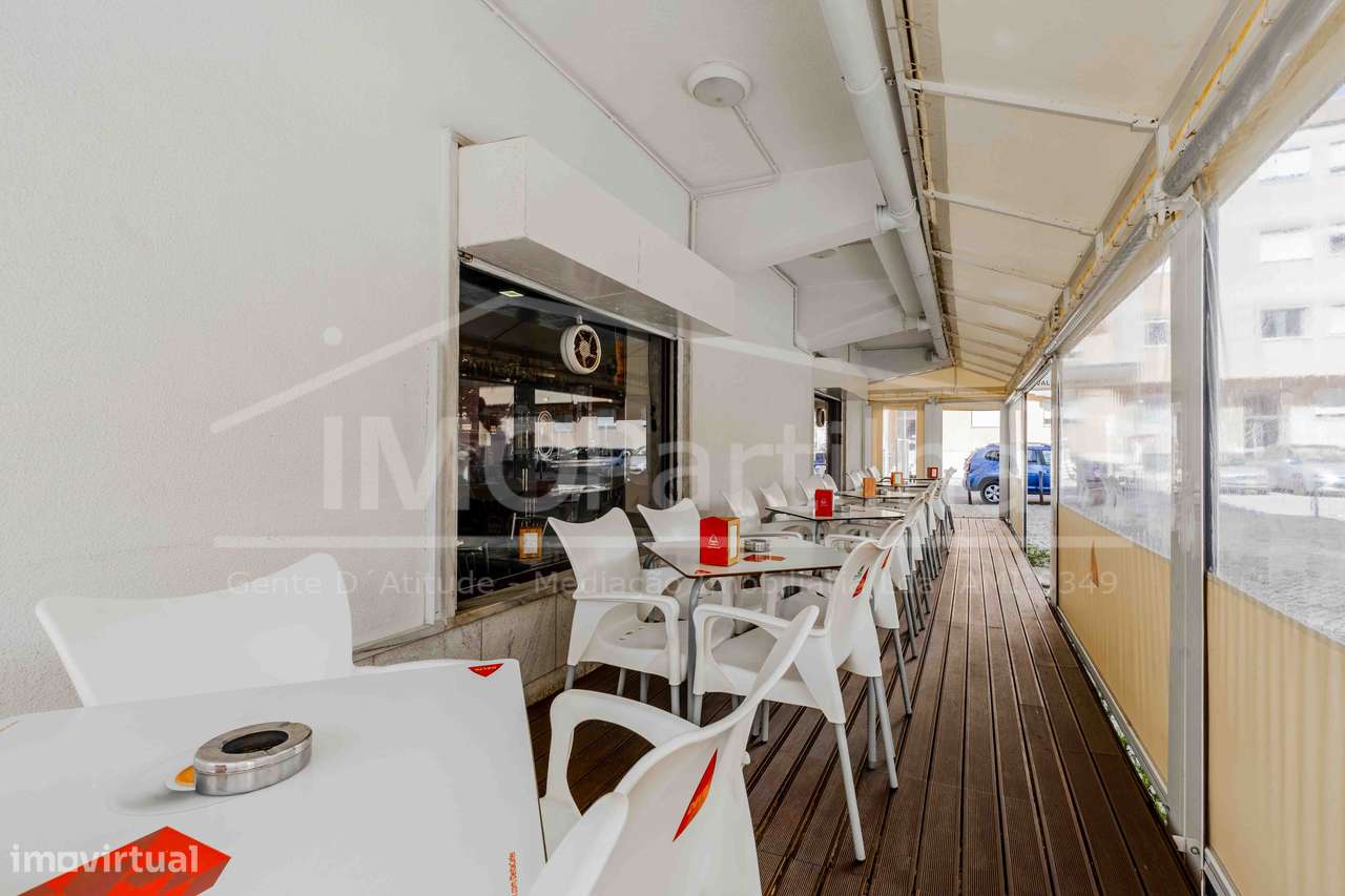 Espaço comercial para venda no Cacém-13
