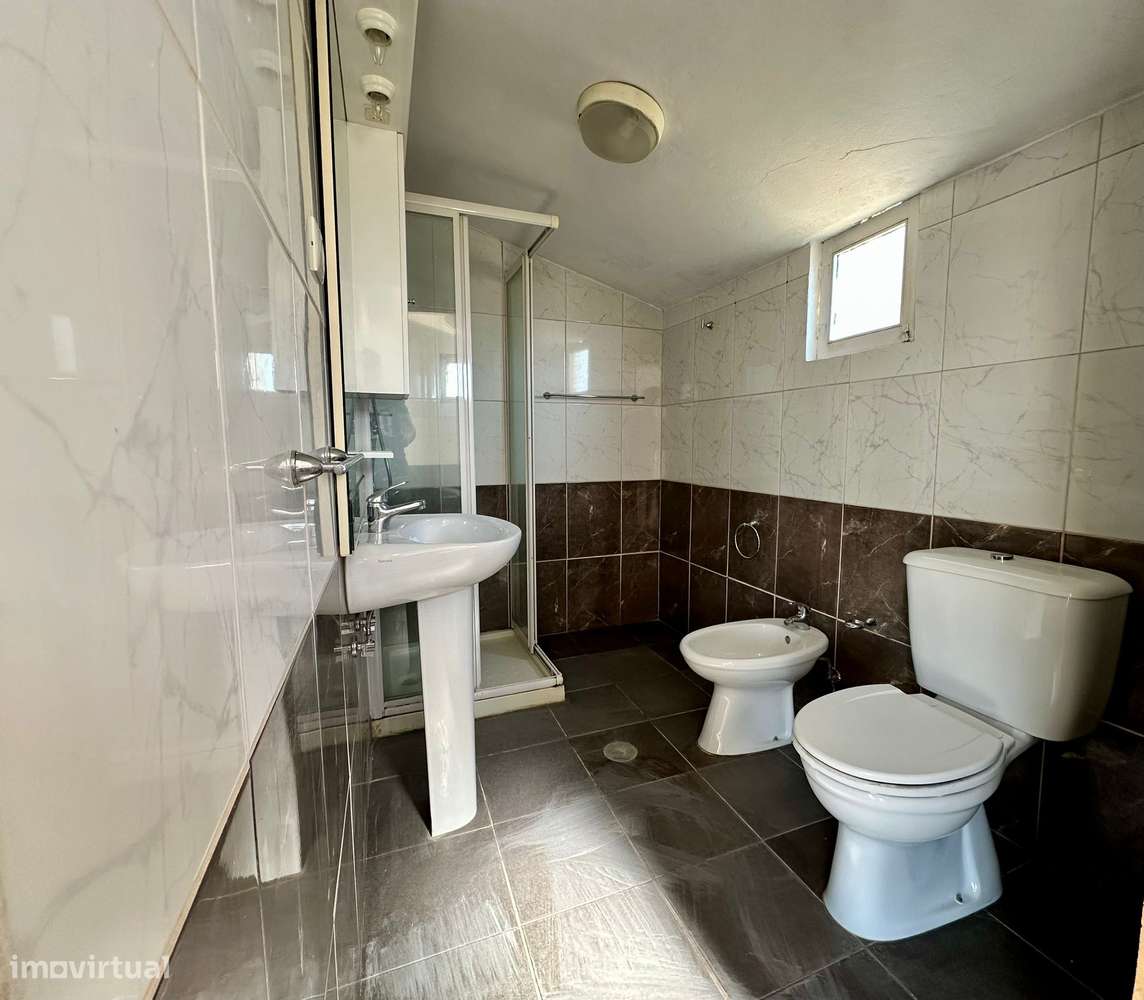 Moradia T2 | Para Remodelar | Garagem | Lomba | Rio Douro-16