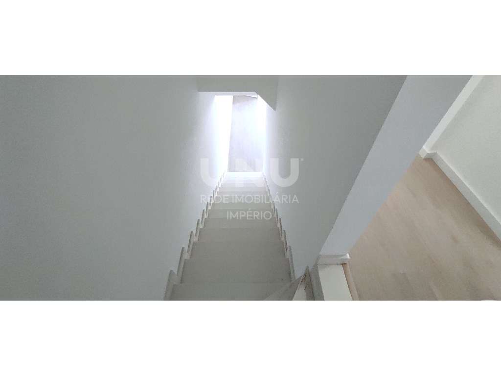 MORADIA PREMIUM TRIPLEX 5 ASSOALHADAS em Fernão Ferro 3 WC-28