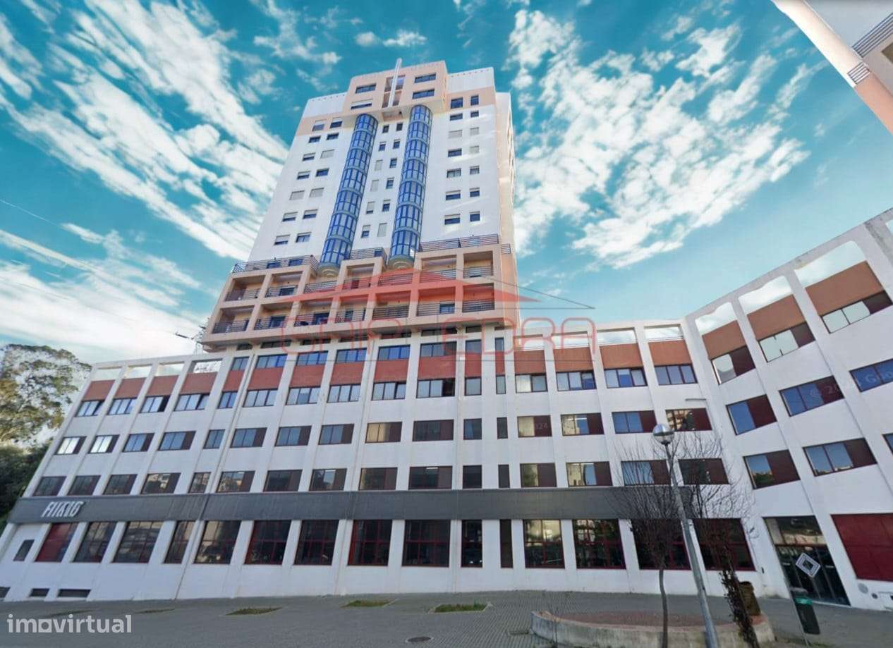 Loja com 2 300 m2 em Santo António dos Cavaleiros - Grande imagem: 5/5