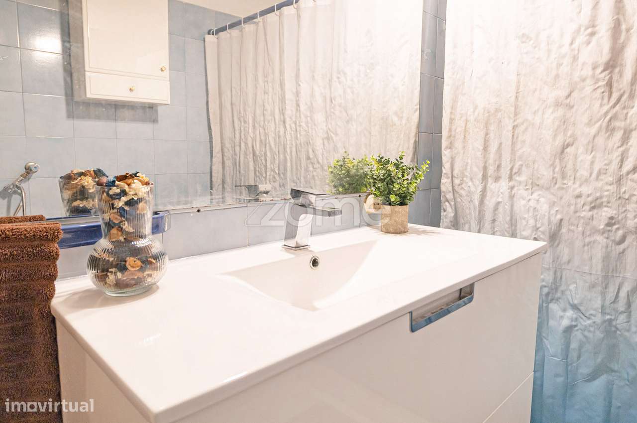Apartamento T3 c/ Arrecadação, Vale de Milhaços - Corroios-14