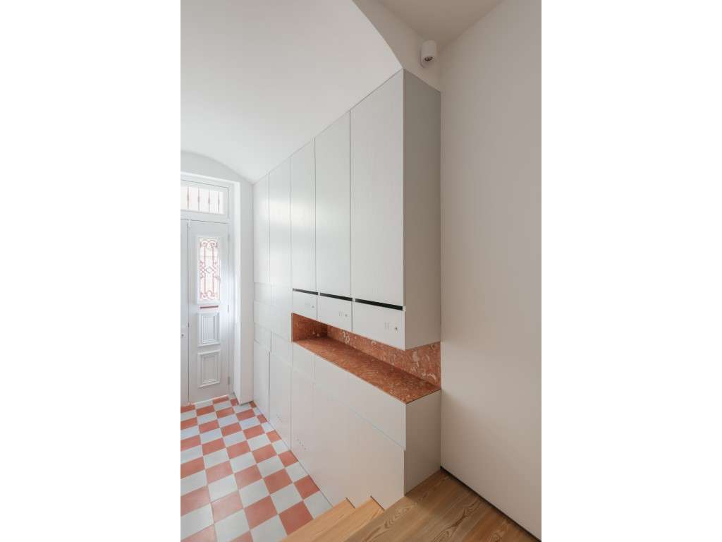 T1 c/ Varanda em santa maria maior - Grande imagem: 5/27