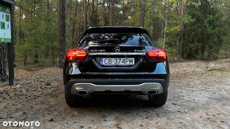 Mercedes-Benz GLA 250 4-Matic AMG Line - 11