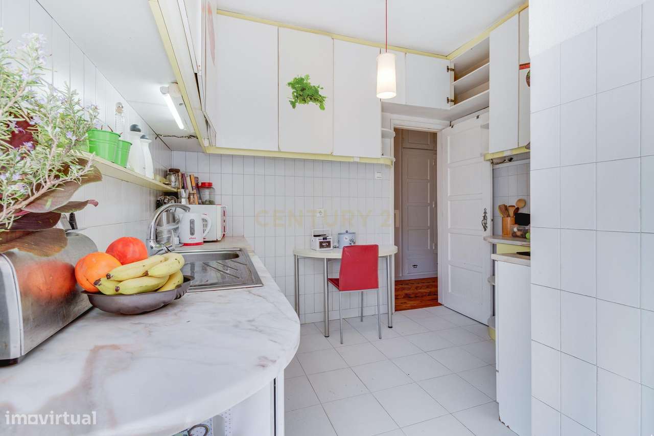 NA  RUA DO CALIFA, T2+1.  APARTAMENTO CHEIO DE LUZ. MUITO HABITÁVEL. - Grande imagem: 2/30