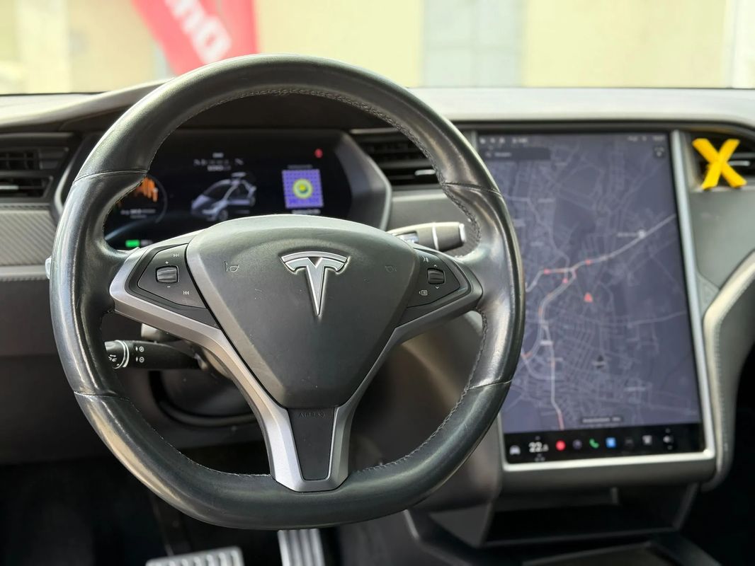 Tesla Model X - 5