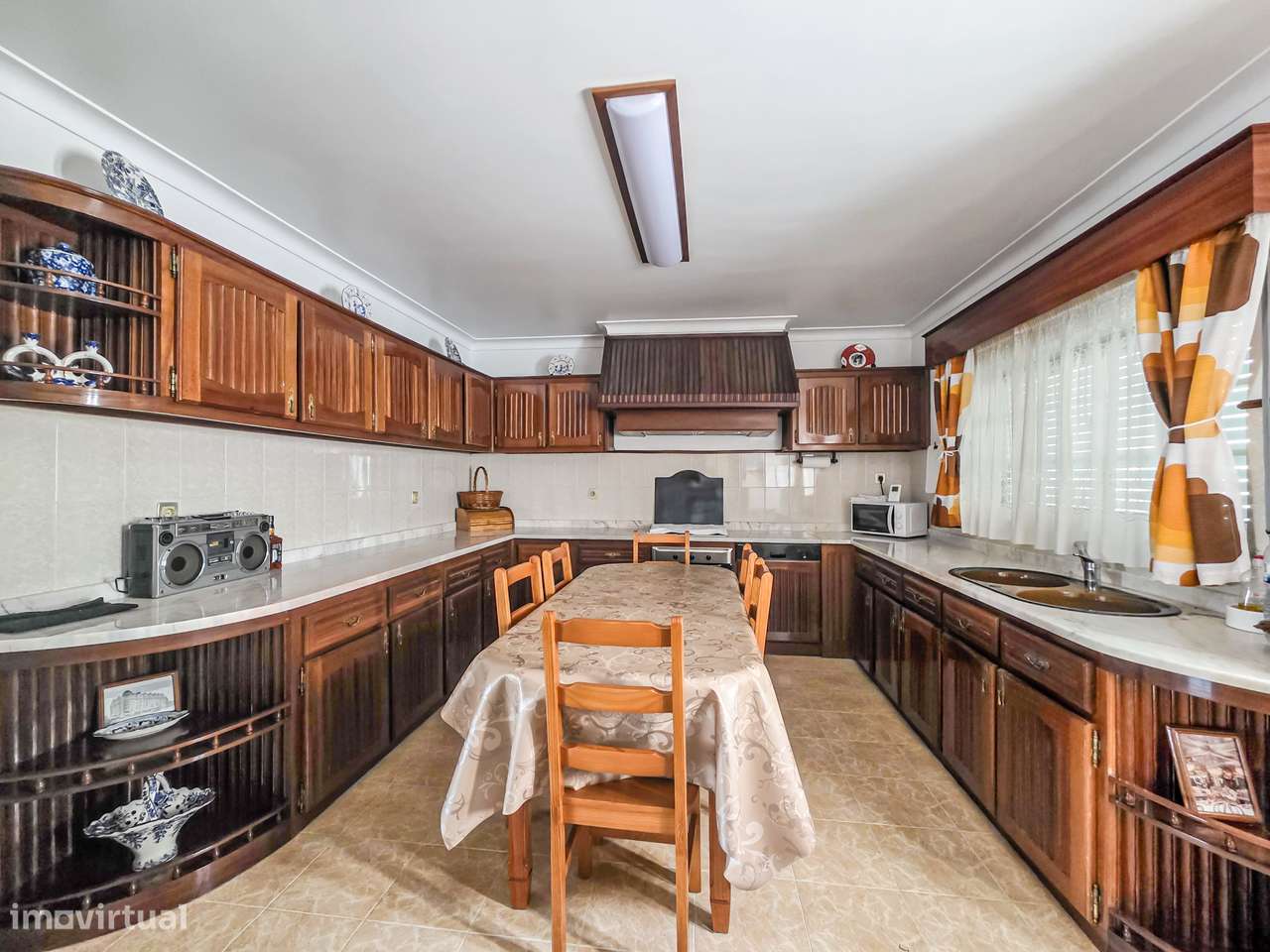 Moradia T5 em Darque com Jardim, Garagem e Anexo-2
