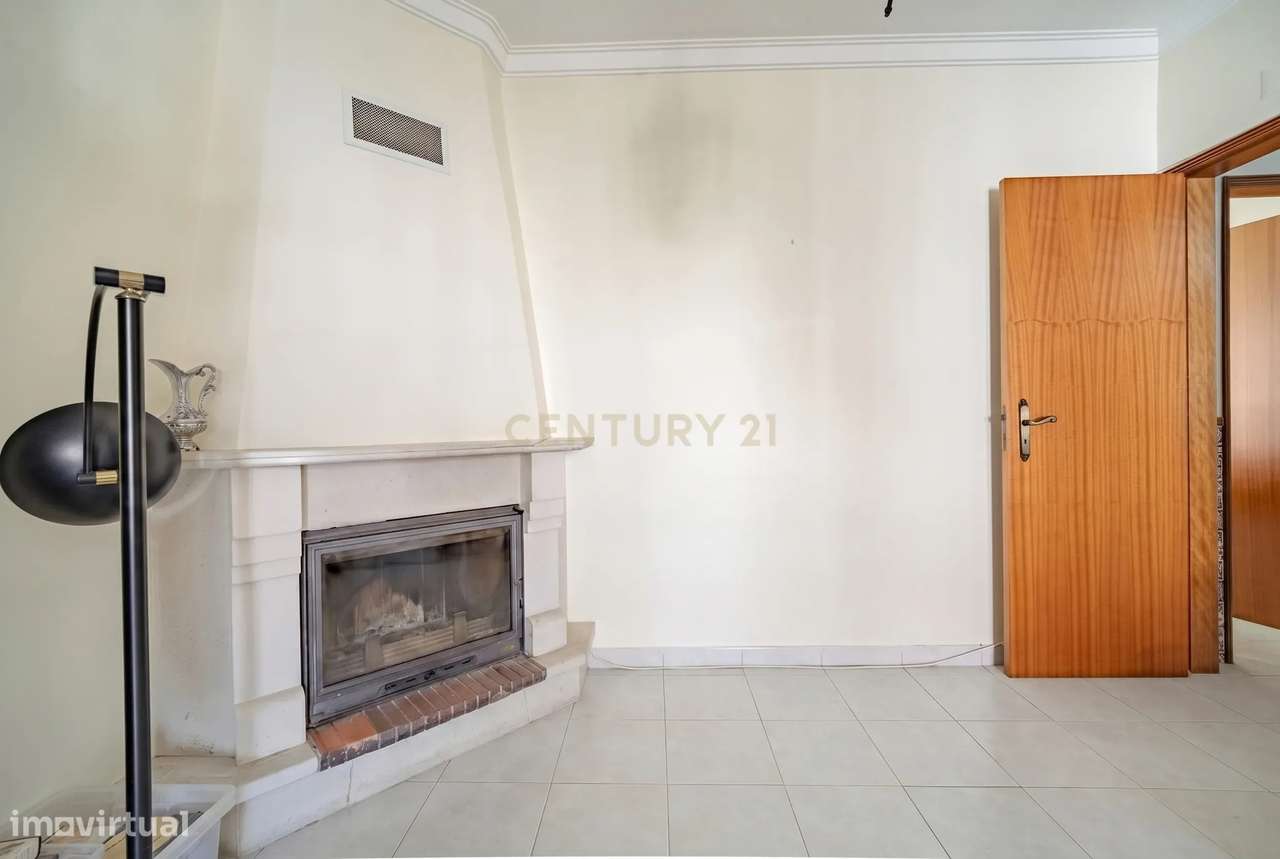 Apartamento T3 em Amora, Seixal - Oportunidade Única!-7