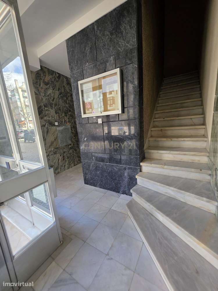 T3  a estrear na Av. do Uruguai – Benfica C/ suite e varandas-13