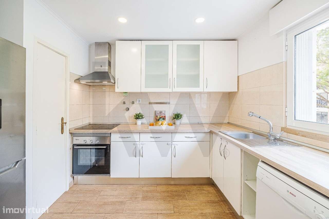 Moradia T3 em banda no Alto do Lagoal — luz natural, espaço e funciona-6