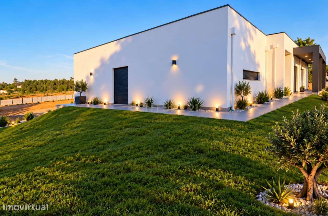 Moradia com 5.072 m² de terreno | Quinta do Anjo, Palmela-12