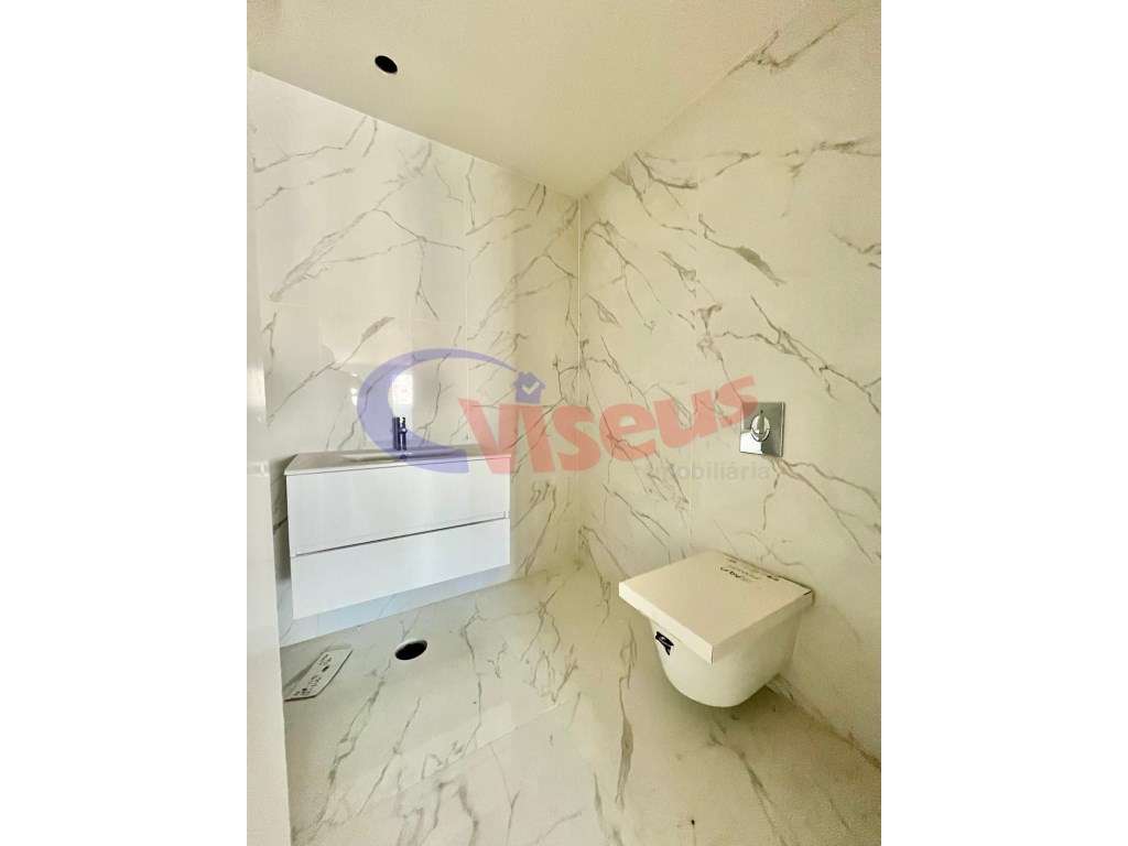 Apartamento T3 Penthouse Coimbrões-38