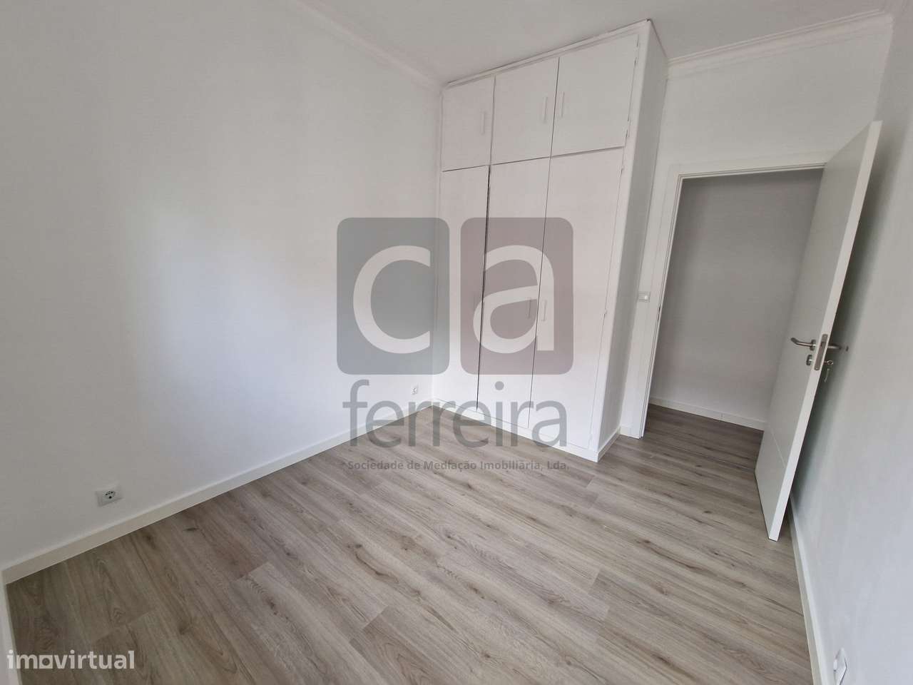 Apartamento T2 todo remodelado junto ao Shopping santarem-11