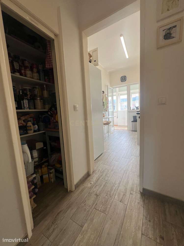 Apartamento T4 Remodelado no Coração do Feijó - Grande imagem: 5/23