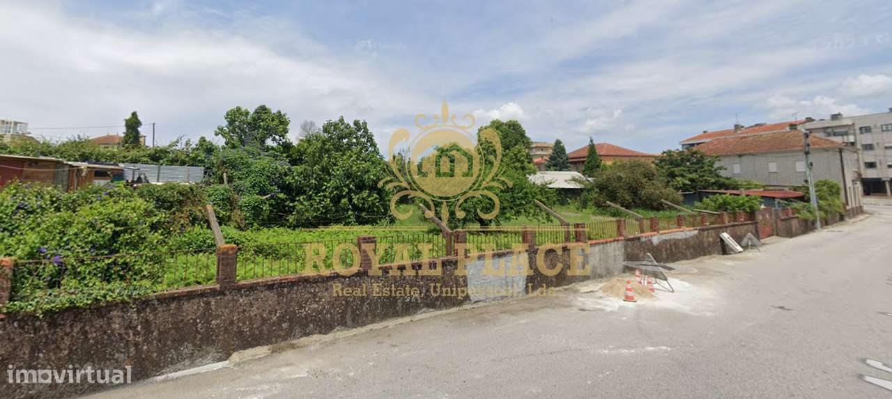 Moradia com terreno no Centro de Arrifana - Grande imagem: 5/30