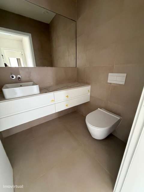 T2 em suítes, Varanda de 35,59 m² e Box para 2 Viaturas | Oeiras Golf-9