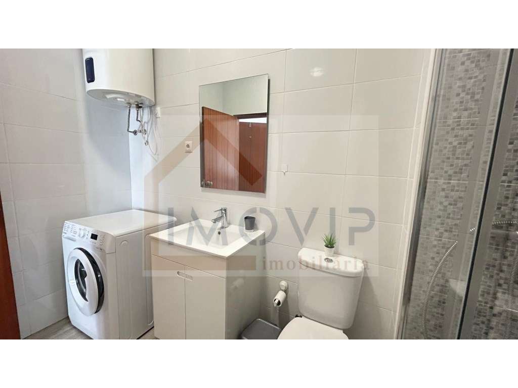 Vende-se T1 totalmente remodelado e mobilado-Monte gordo-17