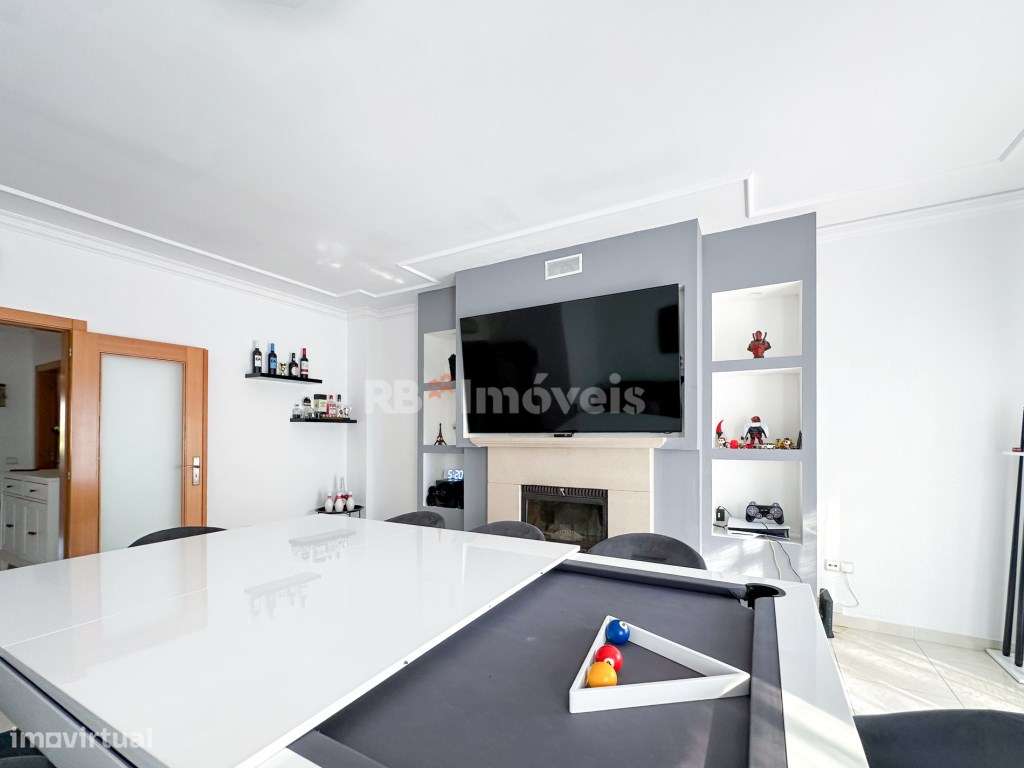 Apartamento T3 c/ Garagem, Sótão e 2 Varandas - Santarém-21