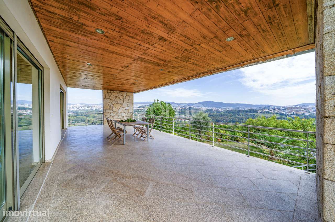 Moradia Imponente Com 6 Suites E Vistas Panoramicas Gondizalves